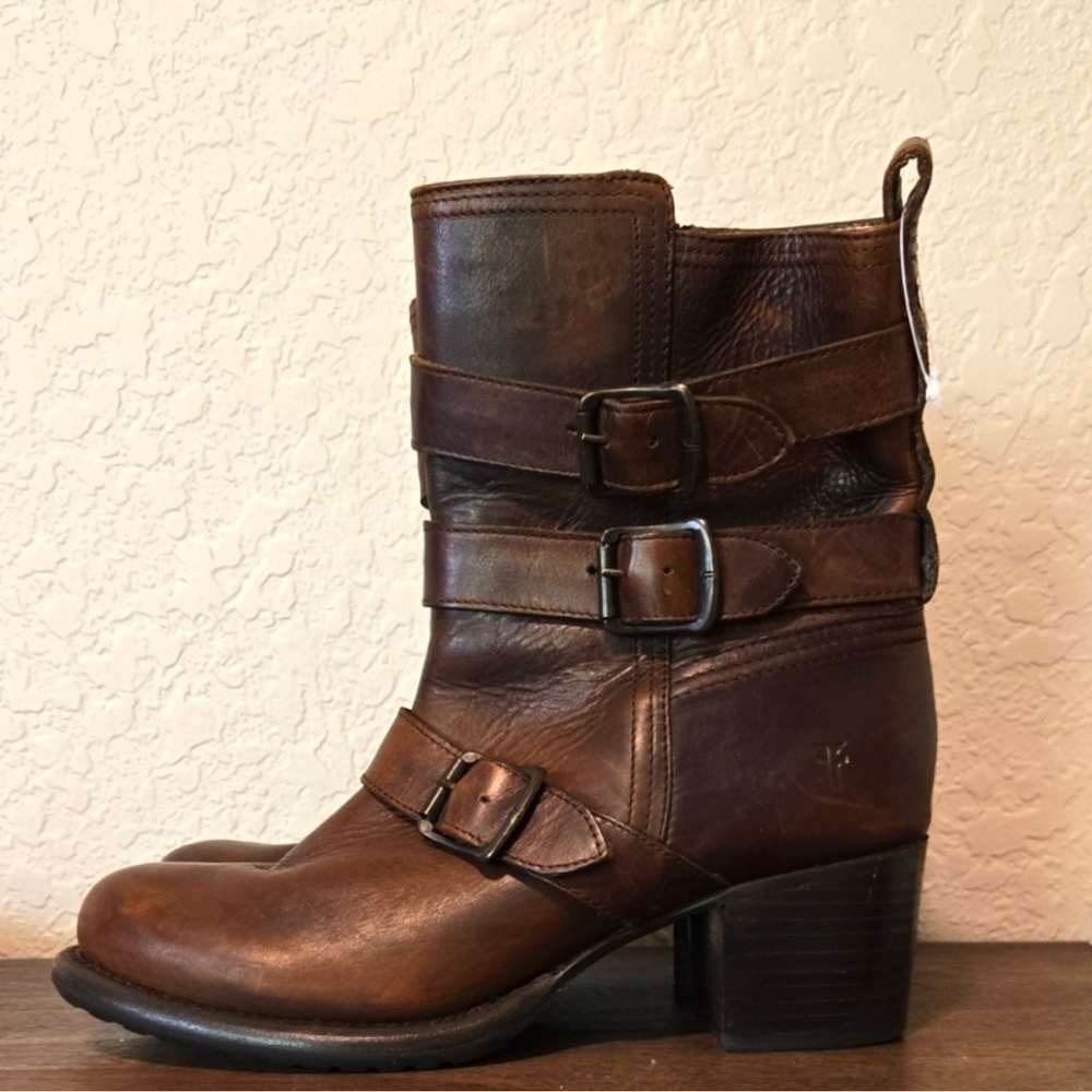 Frye 4015 Veronica Strappy Short Leather Motorcycle Boots Womens SZ 8.5B Cognac